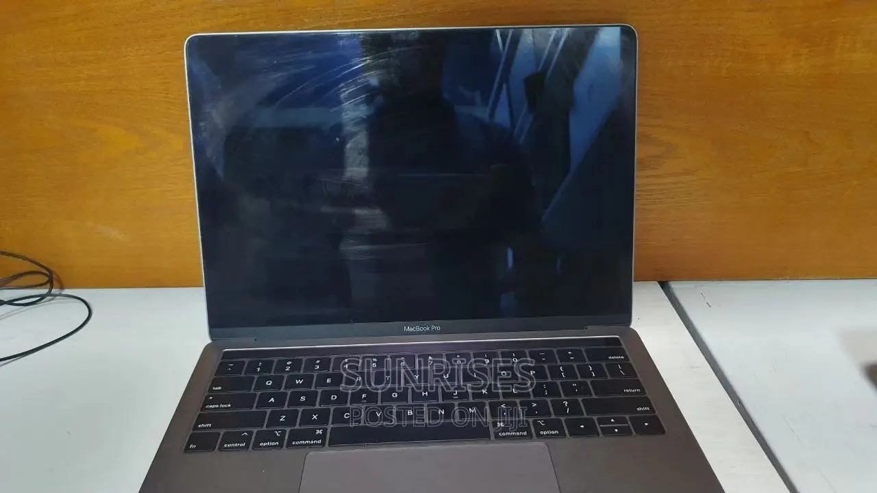 Laptop Apple MacBook Pro 2019 16GB Intel Core I7 SSD 512GB