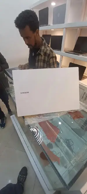 Photo - New Laptop Samsung Chromebook 3 XE501 8GB Intel Core I5 SSD 256GB