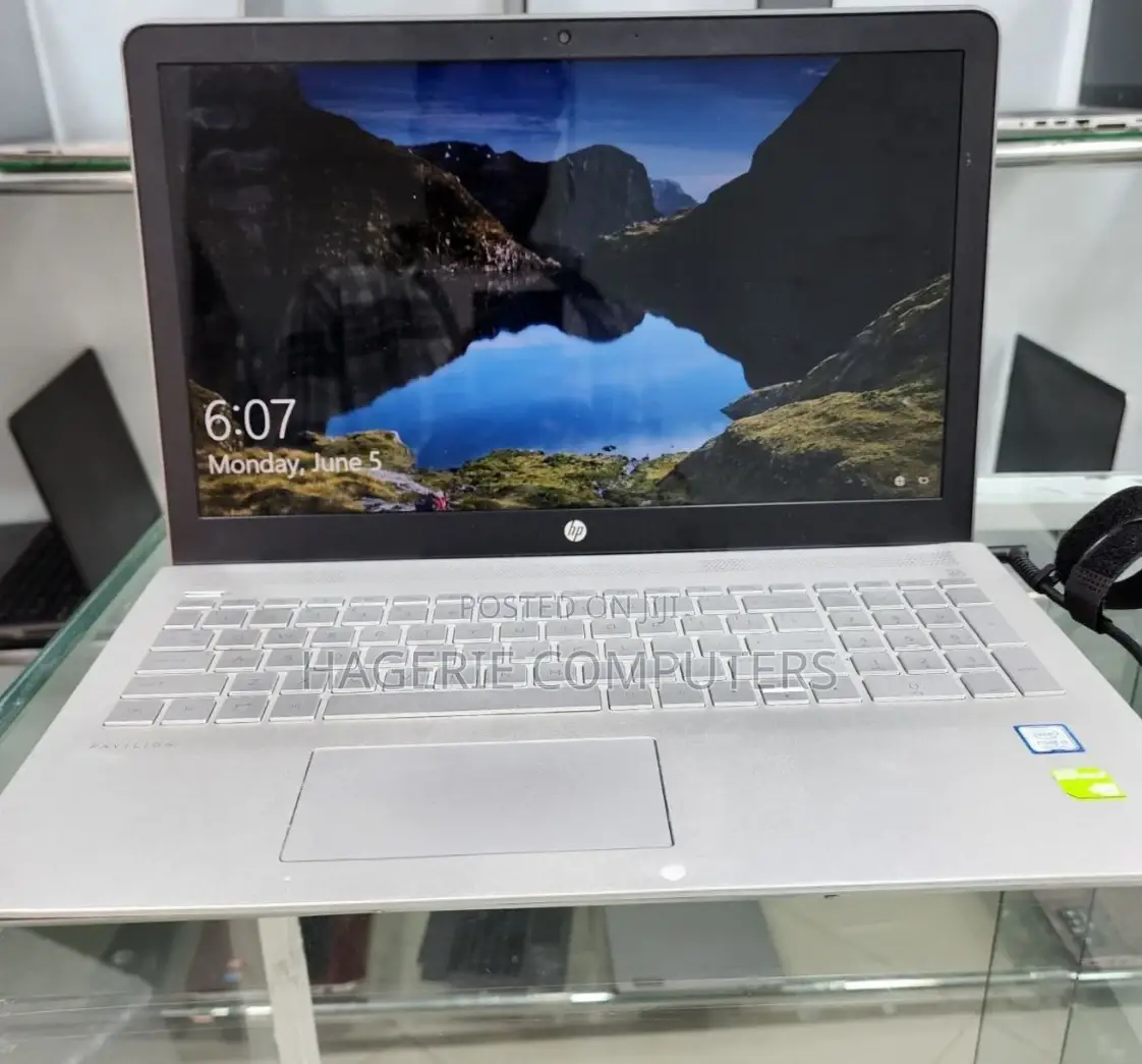 New Laptop HP Pavilion X2 10 12GB Intel Core I5 SSD 256GB