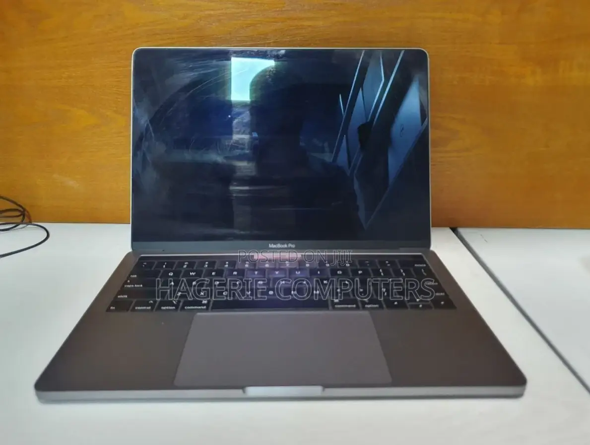New Laptop Apple MacBook Pro 2019 16GB Intel Core I7 SSD 512GB