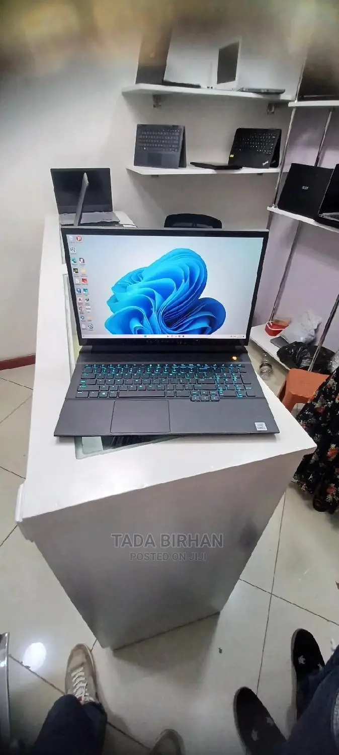 New Laptop Alienware M17x R2 16GB Intel Core I7 SSD 1T