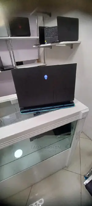 New Laptop Alienware M17x R2 16GB Intel Core I7 SSD 1T