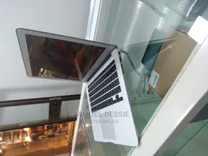 New Laptop Apple MacBook Air 2017 8GB Intel Core I5 SSD 256GB