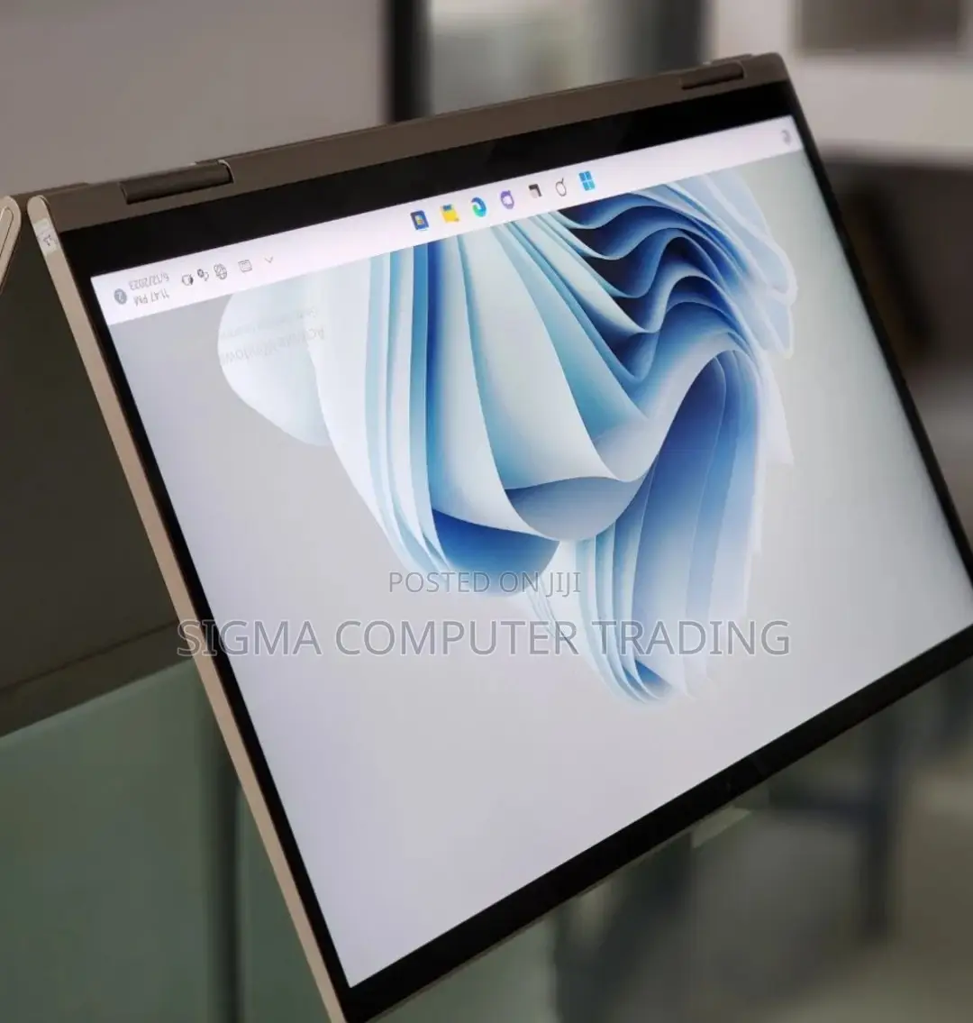 New Laptop Lenovo Yoga 700 12GB Intel Core I7 SSD 512GB