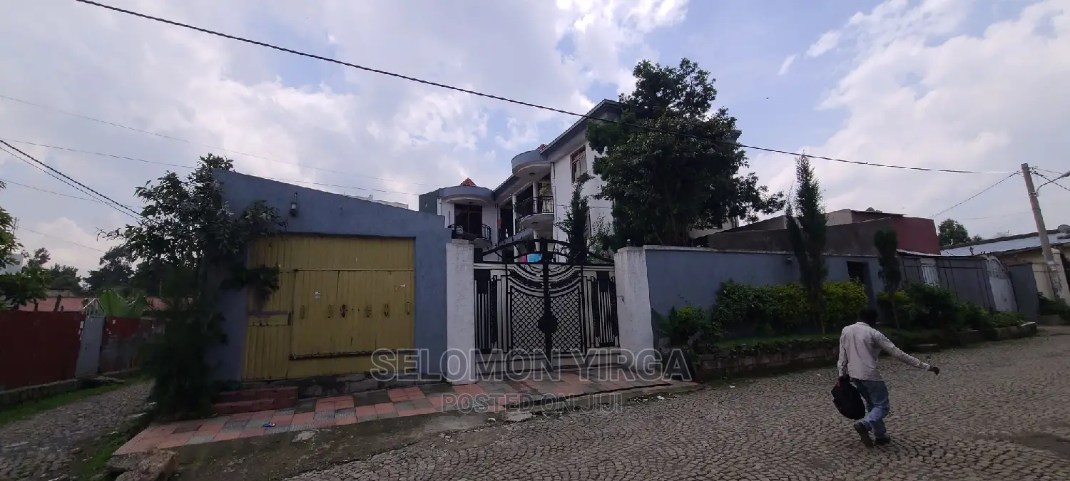9bdrm House in Adids Abba, Yeka for sale