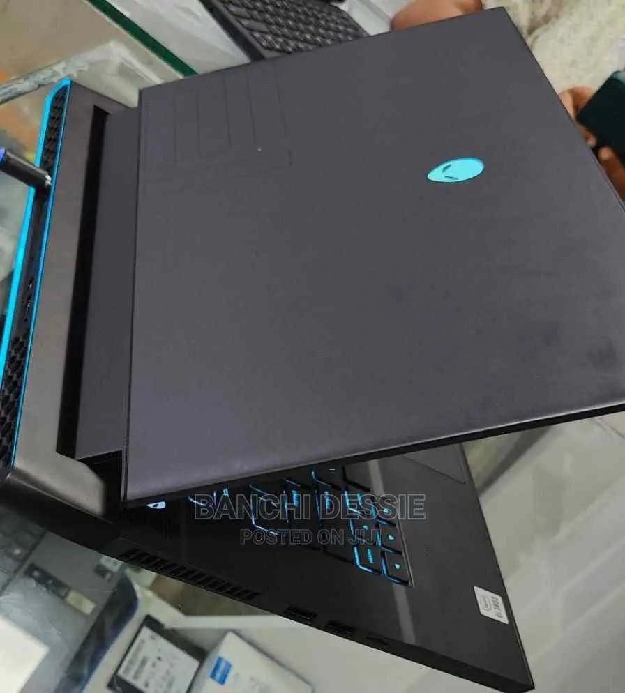 New Laptop Alienware Area-51m 32GB Intel Core i9 SSD 1T