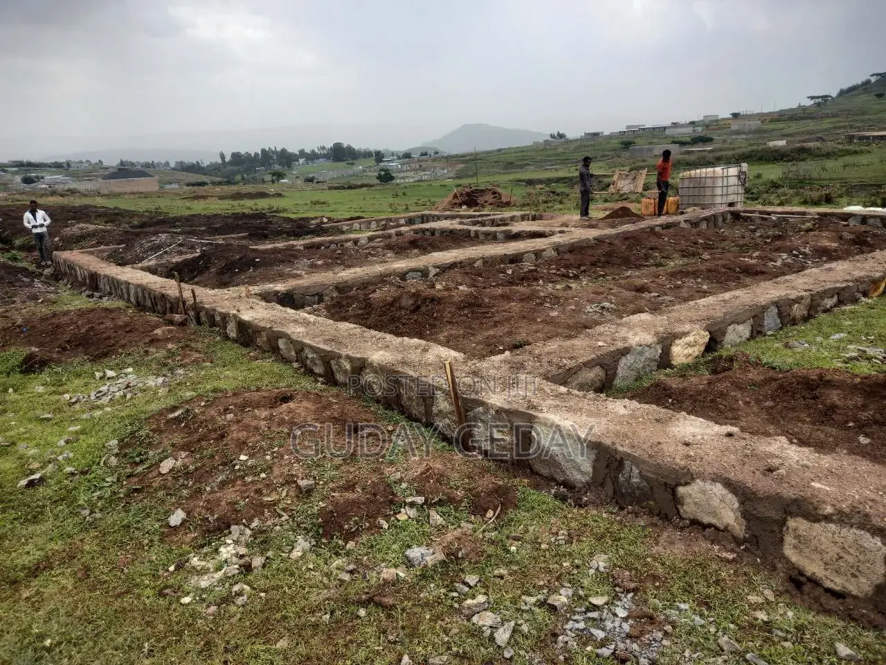 140 ካሜ የማህበር ቦታ አቅጣጫ መንገድ ያዋስናል 150 ካሬ ትርፍ ቦታ ያለው