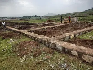 140 ካሜ የማህበር ቦታ አቅጣጫ መንገድ ያዋስናል 150 ካሬ ትርፍ ቦታ ያለው