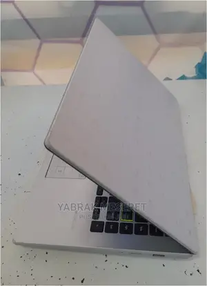 Laptop Asus VivoBook 15 X505BA 4GB Intel Xeon SSD 128GB