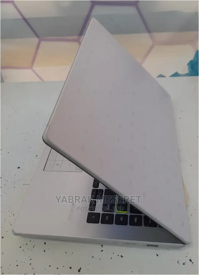 Laptop Asus VivoBook 15 X505BA 4GB Intel Xeon SSD 128GB