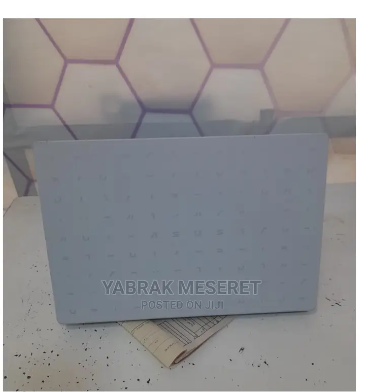 Laptop Asus VivoBook 15 X505BA 4GB Intel Xeon SSD 128GB