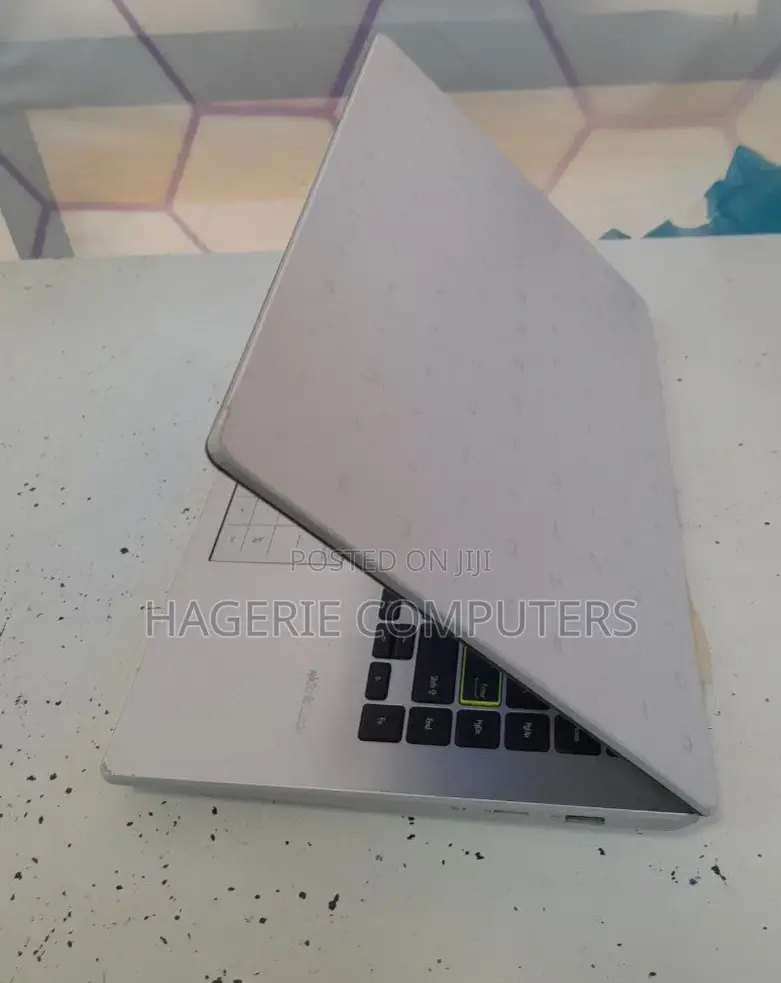 New Laptop Asus 4GB Intel SSD 128GB