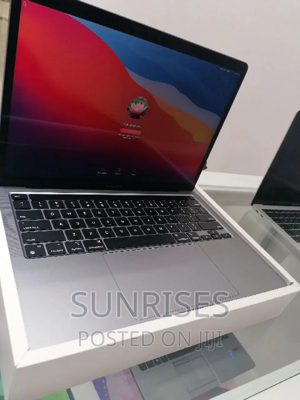 New Laptop Apple MacBook Pro M1 8GB Apple M1 SSD 256GB