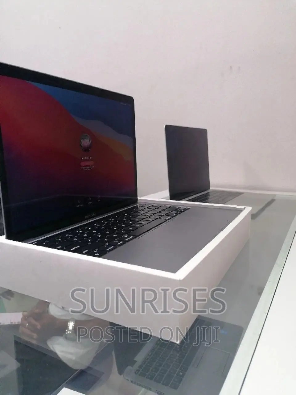 New Laptop Apple MacBook Pro M1 8GB Apple M1 SSD 256GB