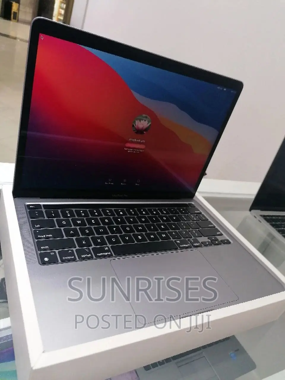 New Laptop Apple MacBook Pro M1 8GB Apple M1 SSD 256GB