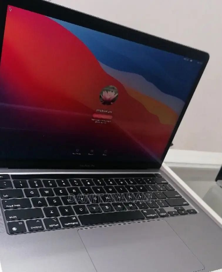 New Laptop Apple MacBook Pro 2020 M1 8GB Apple M1 SSD 256GB