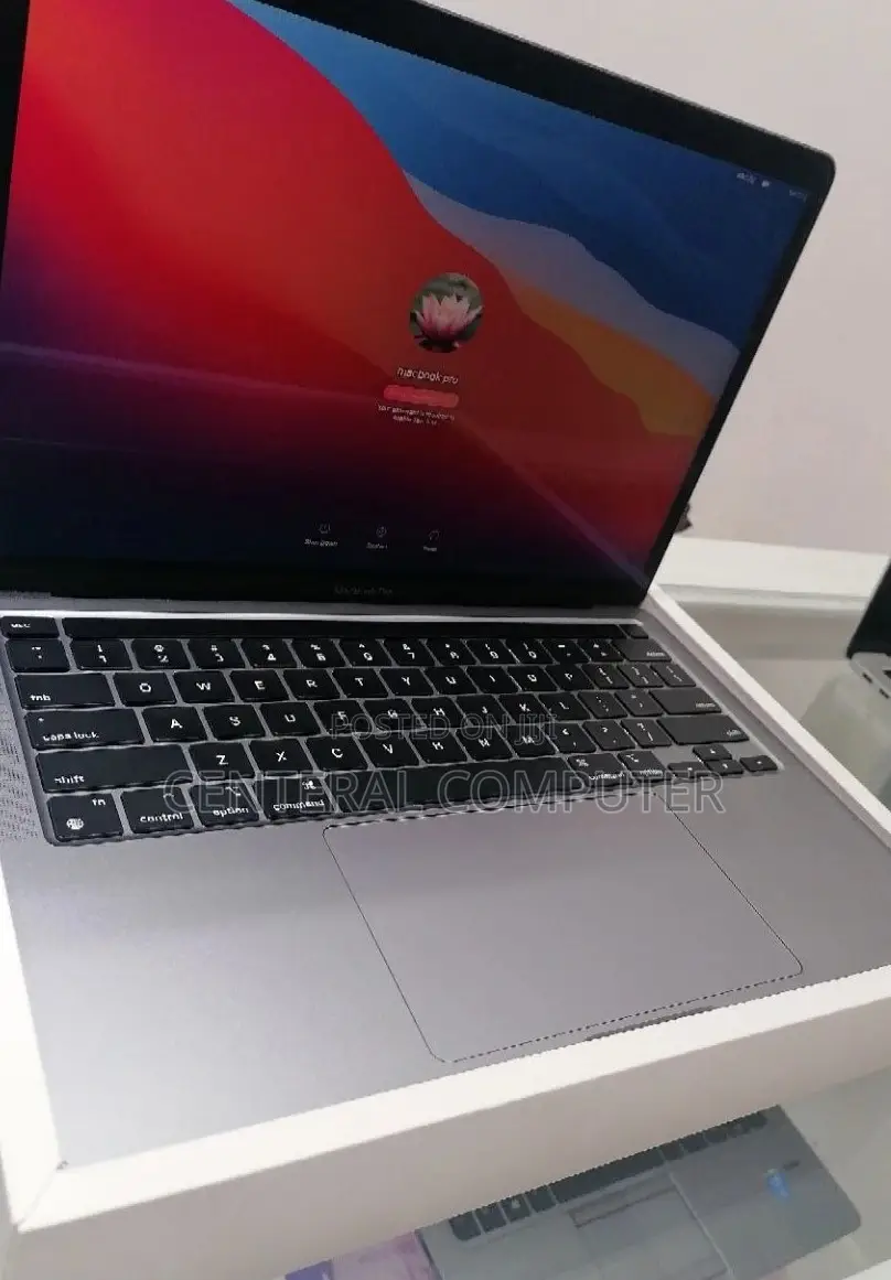 New Laptop Apple MacBook 8GB Apple M1 SSD 256GB