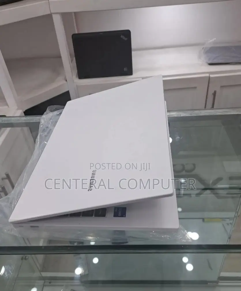 New Laptop Samsung 8GB Intel Core I5 SSD 256GB