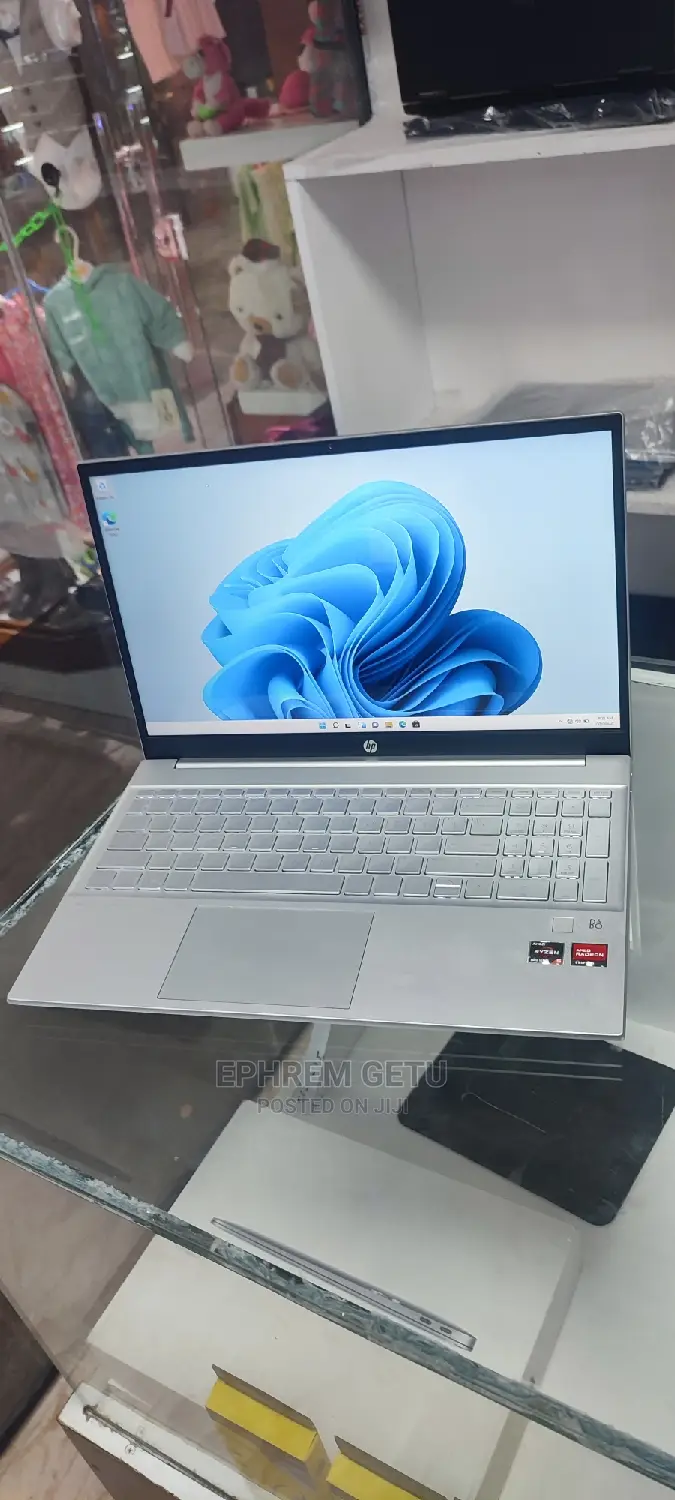 New Laptop HP Pavilion 15 8GB AMD Ryzen 5 SSD 512GB