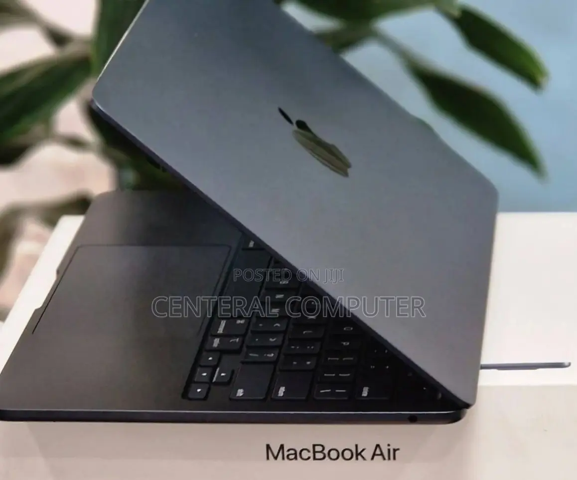 New Laptop Apple MacBook Air 2022 M2 8GB Apple M2 SSD 256GB