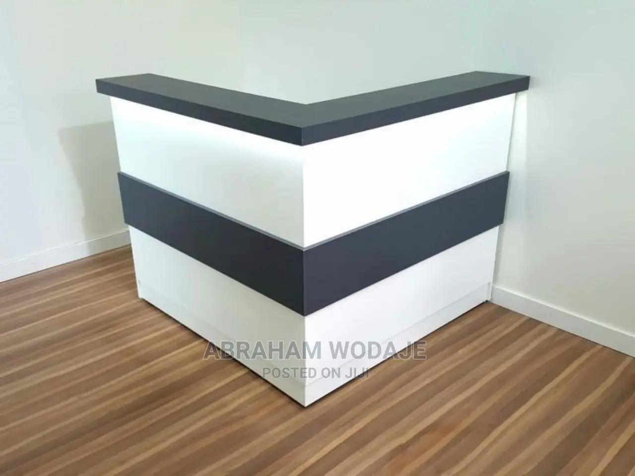 Smart Recaption Desk