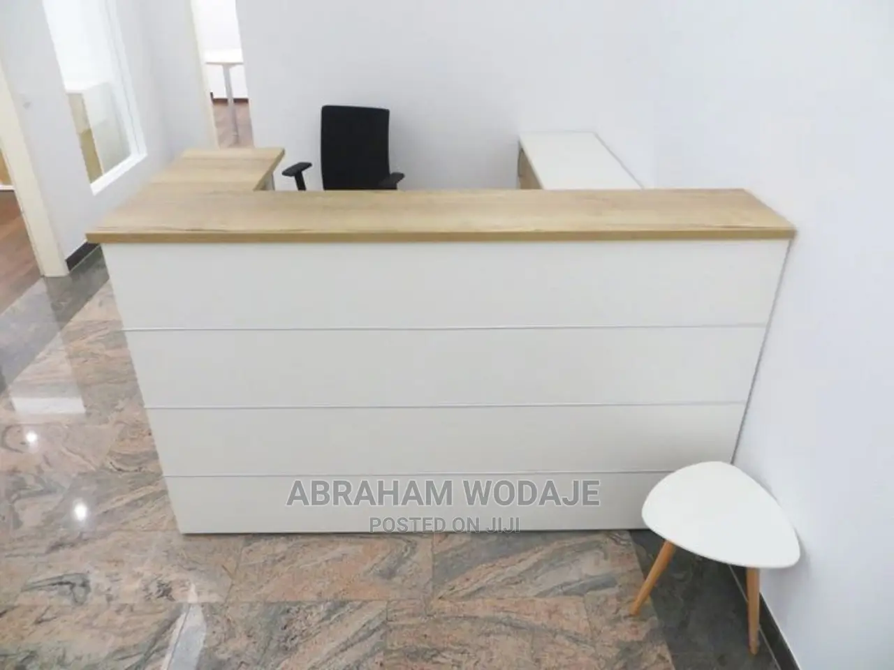 Smart Recaption Desk