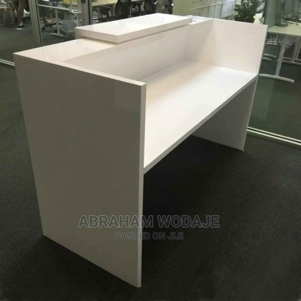 Smart Recaption Desk