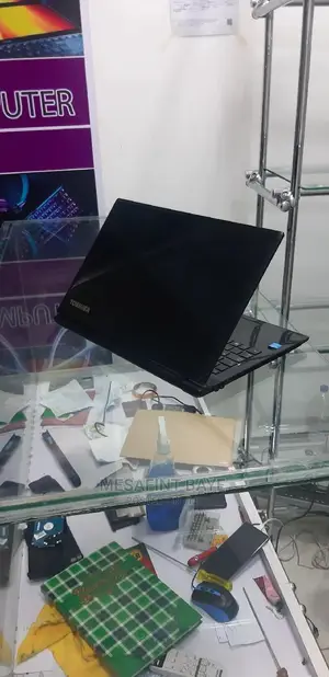 New Laptop Toshiba Satellite C55 4GB Intel Core I3 HDD+SSD 500GB