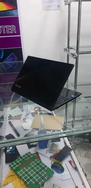 New Laptop Toshiba Satellite C55 4GB Intel Core I3 HDD+SSD 500GB