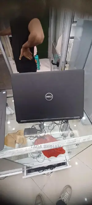 Photo - Laptop Dell Latitude 5310 8GB Intel Core I5 HDD 1T