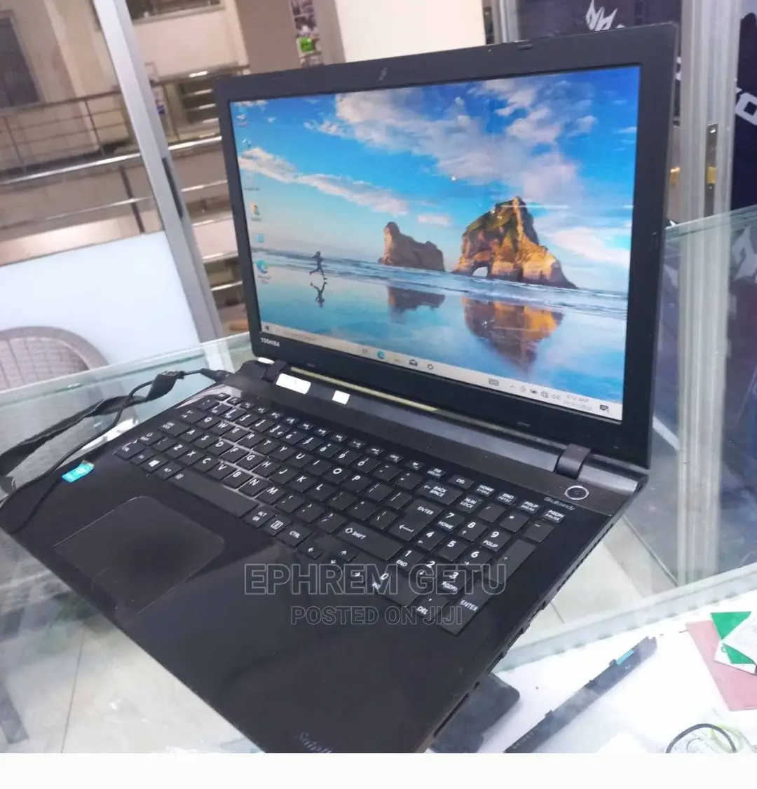 Laptop Toshiba Satellite C850 4GB Intel Core I3 HDD 500GB