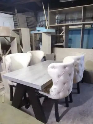 መመገቢያ ጠረጴዛ