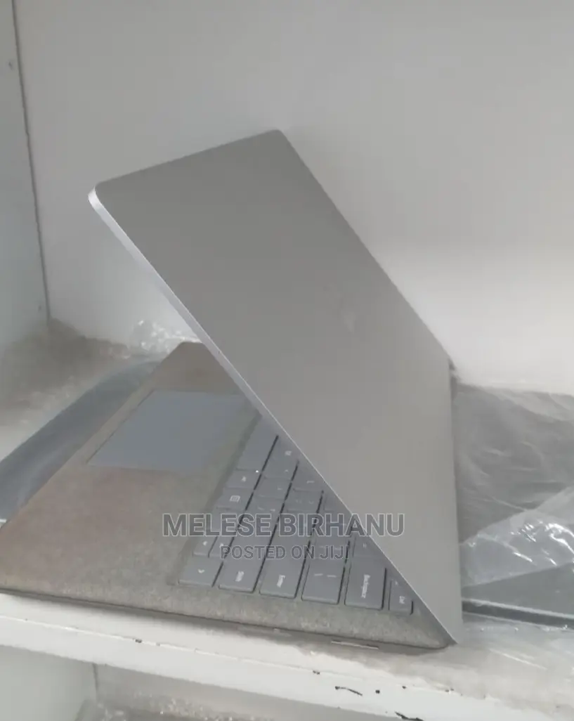 New Laptop Microsoft Surface 8GB Intel Core I5 SSD 128GB