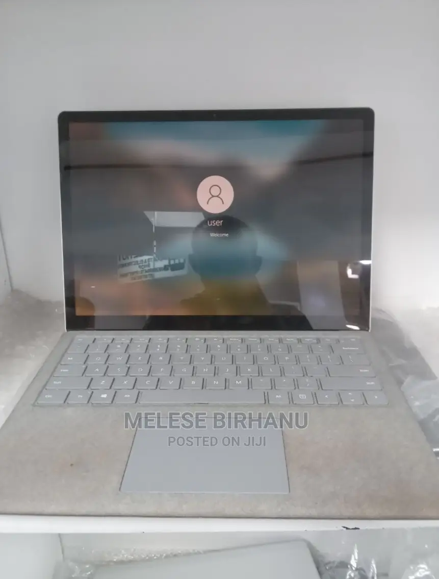 New Laptop Microsoft Surface 8GB Intel Core I5 SSD 128GB