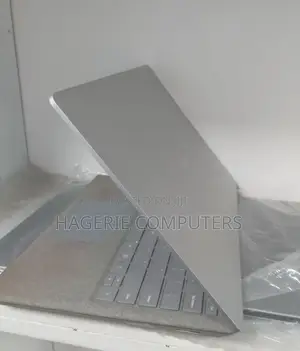 New Laptop Microsoft Surface Laptop SE 8GB Intel Core I5 SSD 128GB