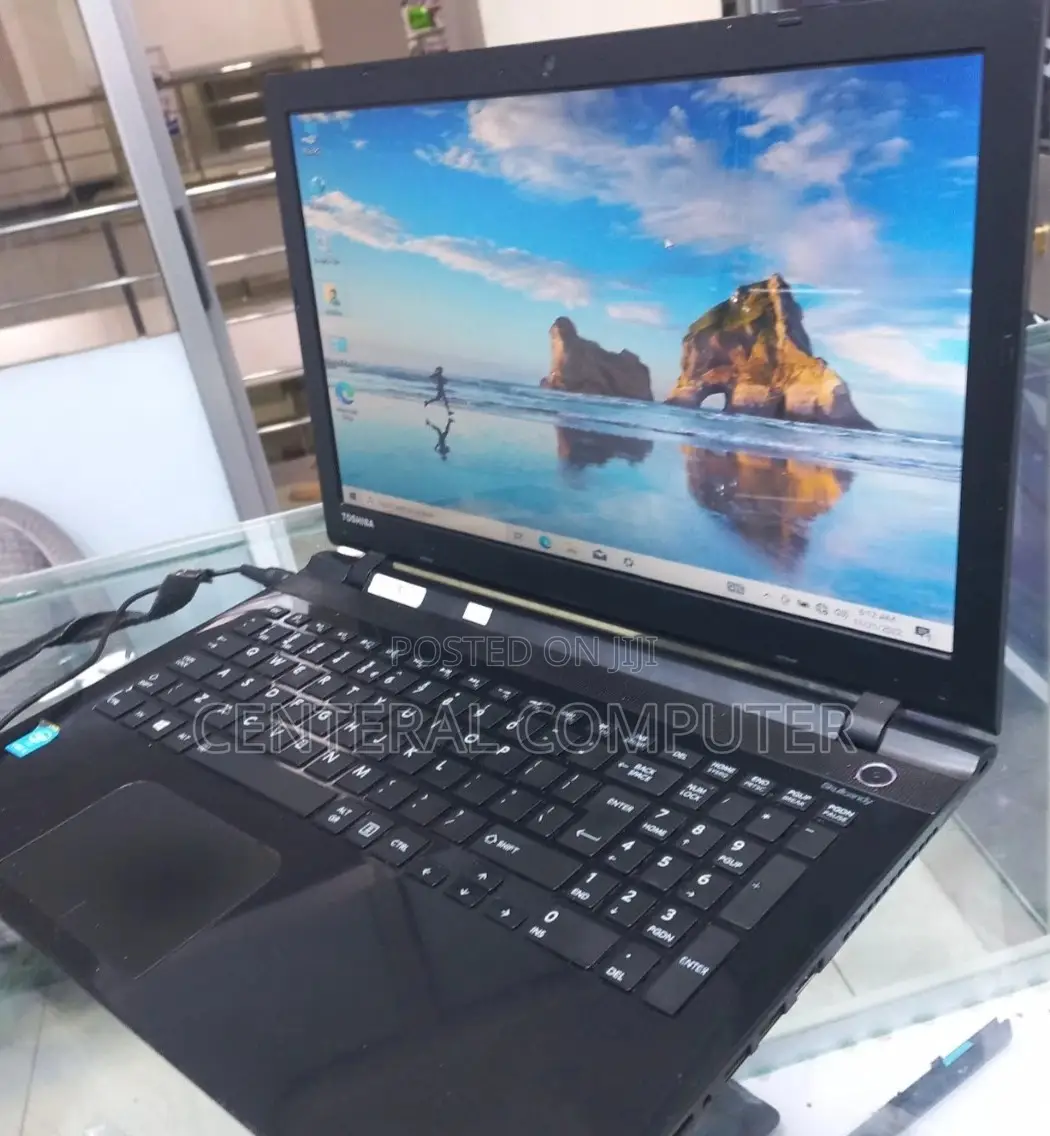 New Laptop Toshiba Satellite C850 4GB Intel Core I5 HDD 500GB