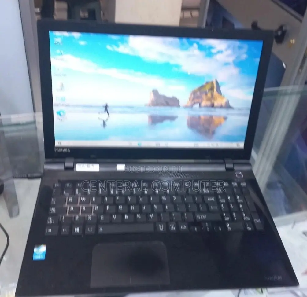 New Laptop Toshiba Satellite C850 4GB Intel Core I5 HDD 500GB