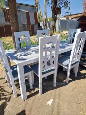 የምግብ ጠረጴዛዎች