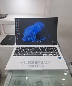 New Laptop Samsung 8GB Intel Core i5 SSD 256GB