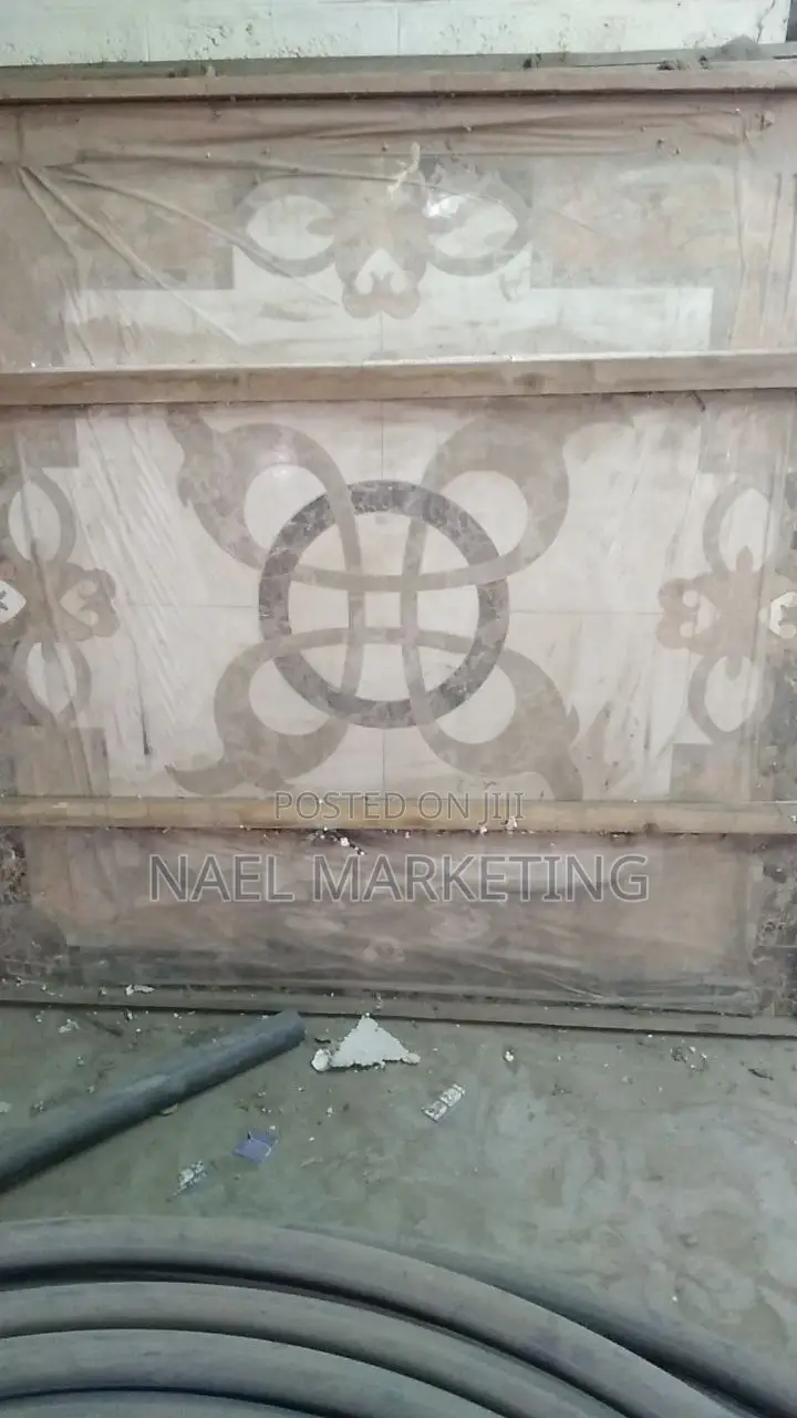 Center Pieces (120*120)Cm