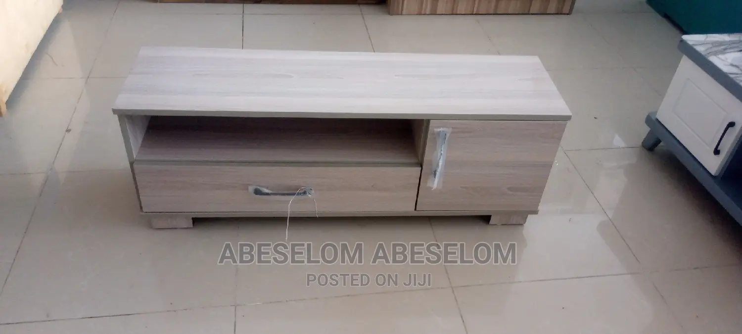 1,20 ቲቪ እስታንድ