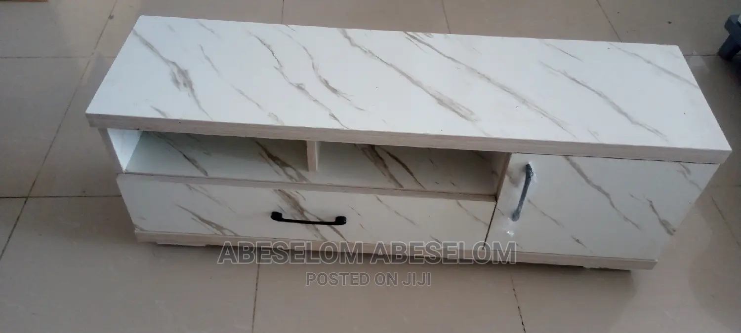 1,20 ቲቪ እስታንድ