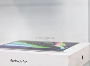 Photo - New Laptop Apple MacBook Pro 2016 8GB Apple M2 SSD 256GB