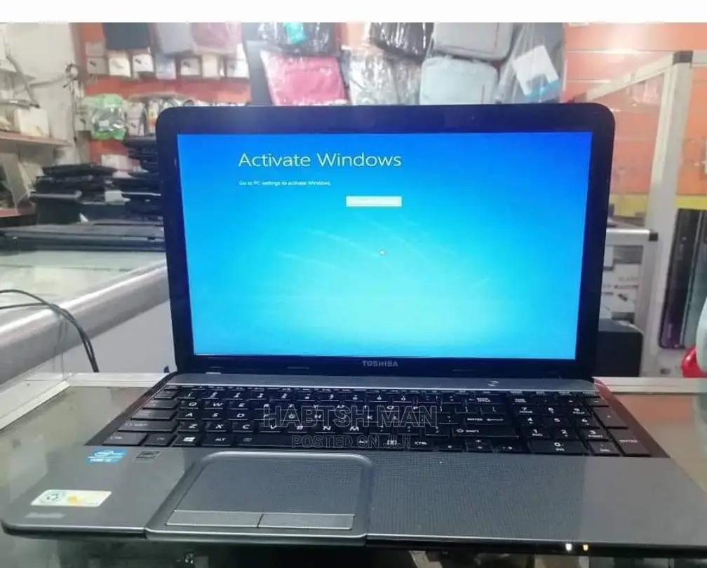 New Laptop Toshiba Satellite C850 4GB Intel Core i3 HDD 640GB