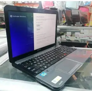 New Laptop Toshiba Satellite C850 4GB Intel Core i3 HDD 640GB