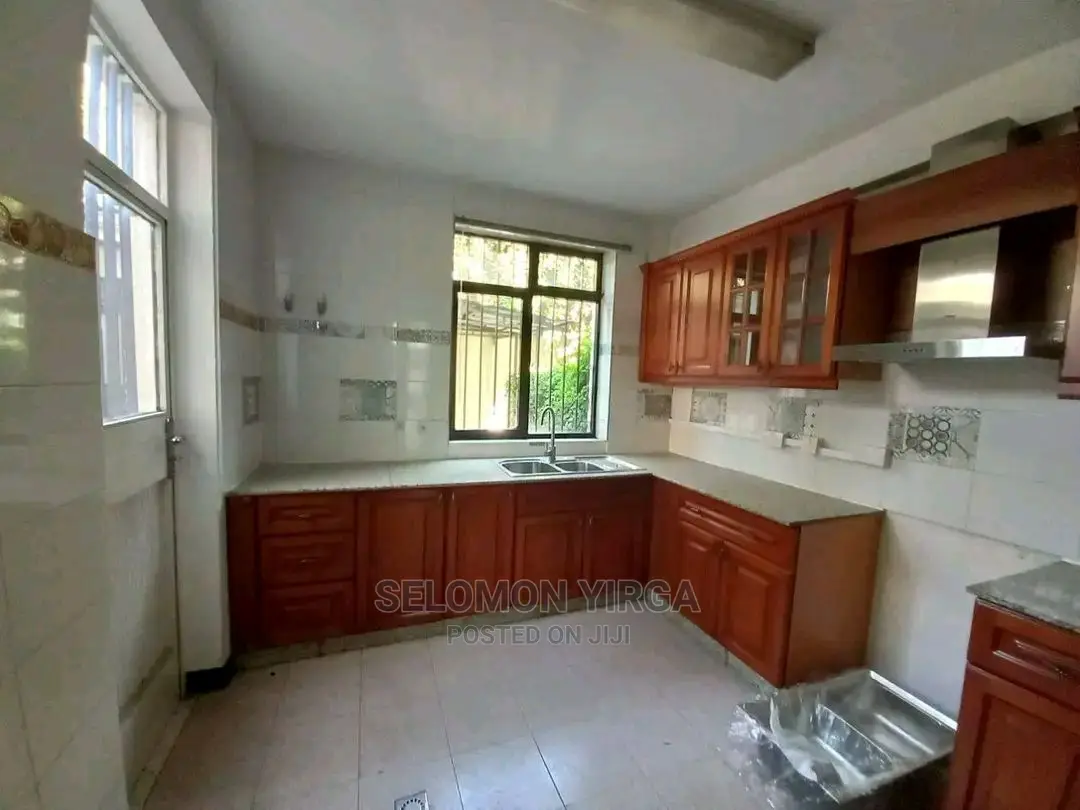 4bdrm House in አድስ አበባ, Bole for sale