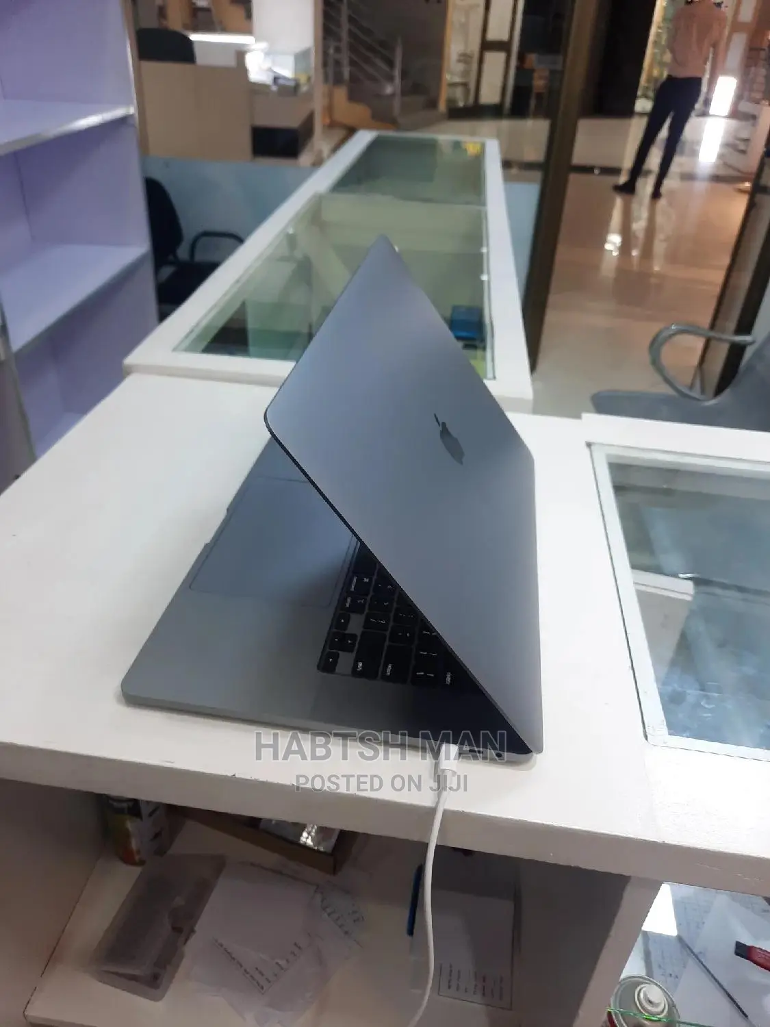 New Laptop Apple MacBook Pro 2019 16GB Intel Core I7 SSD 512GB