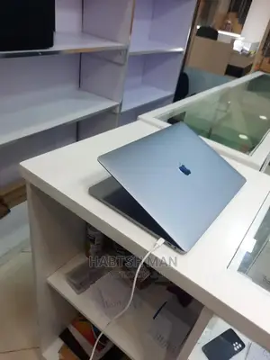 New Laptop Apple MacBook Pro 2019 16GB Intel Core I7 SSD 512GB