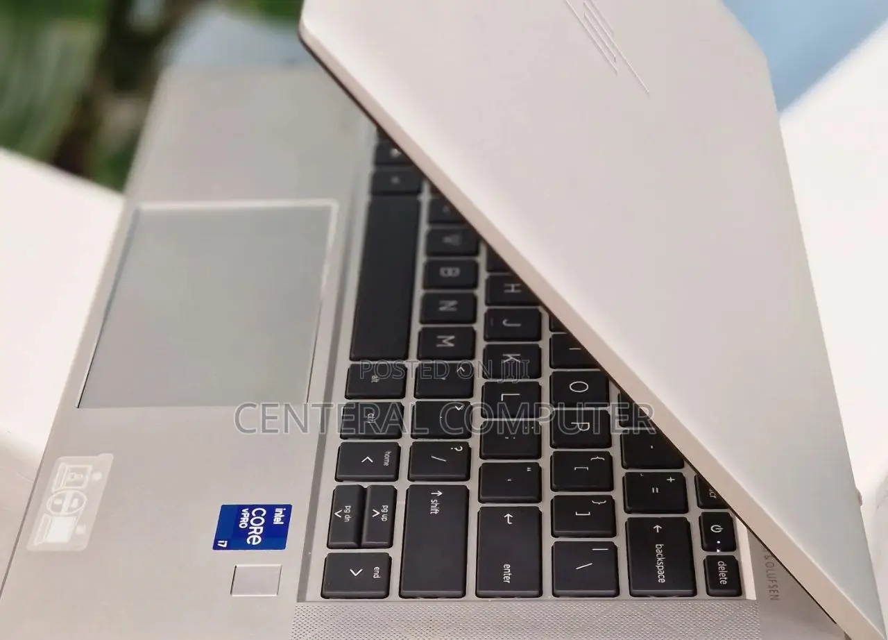 New Laptop HP EliteBook 830 G8 16GB Intel Core I7 SSD 512GB