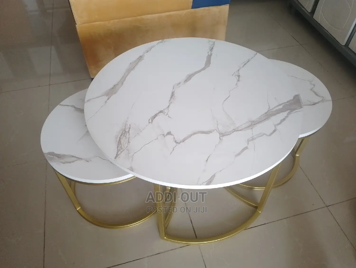 Table/ጠረጴዛ